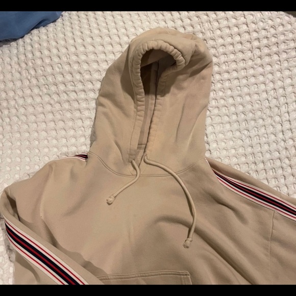 Aritzia cropped hoodie - Picture 2 of 2